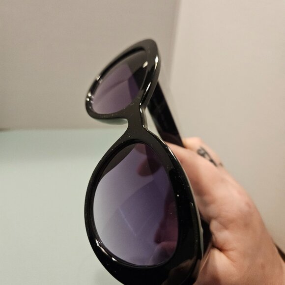 A.J. Morgan | Classy Black Cateye Sunglasses - Picture 4 of 9